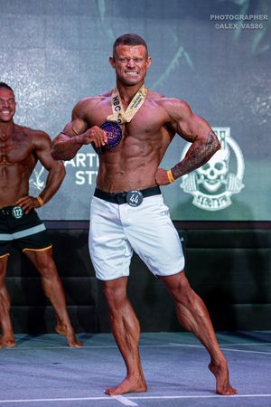 MEN'S PHYSIQUE 174